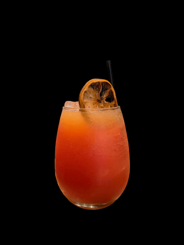 TOKYO SUNSET: ron ligero, licor de durazno y frutilla, maracuyá, granadina & jugo de naranja