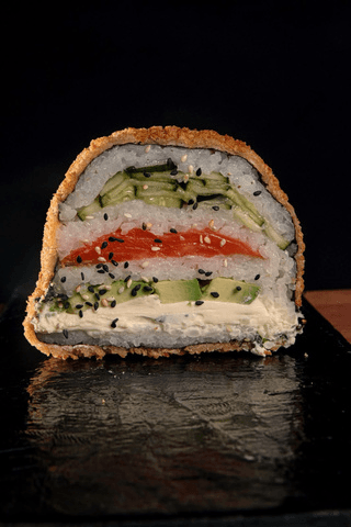 MANHATTAN: salmón ahumado, queso, pepino y palta, rebozada en panko (500gr)